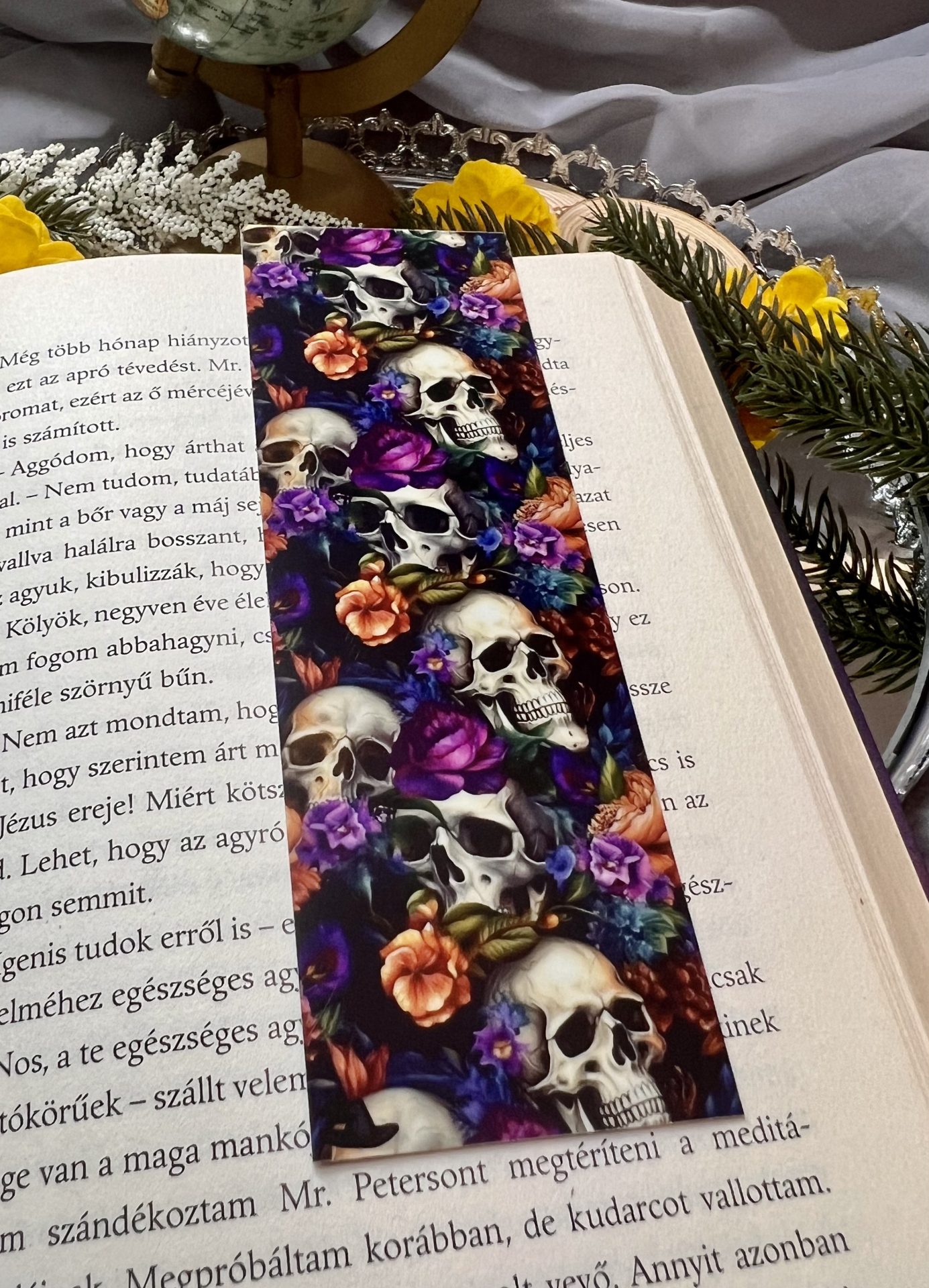 Gothic skulls papír könyvjelző 1 Gothic skulls papír könyvjelző