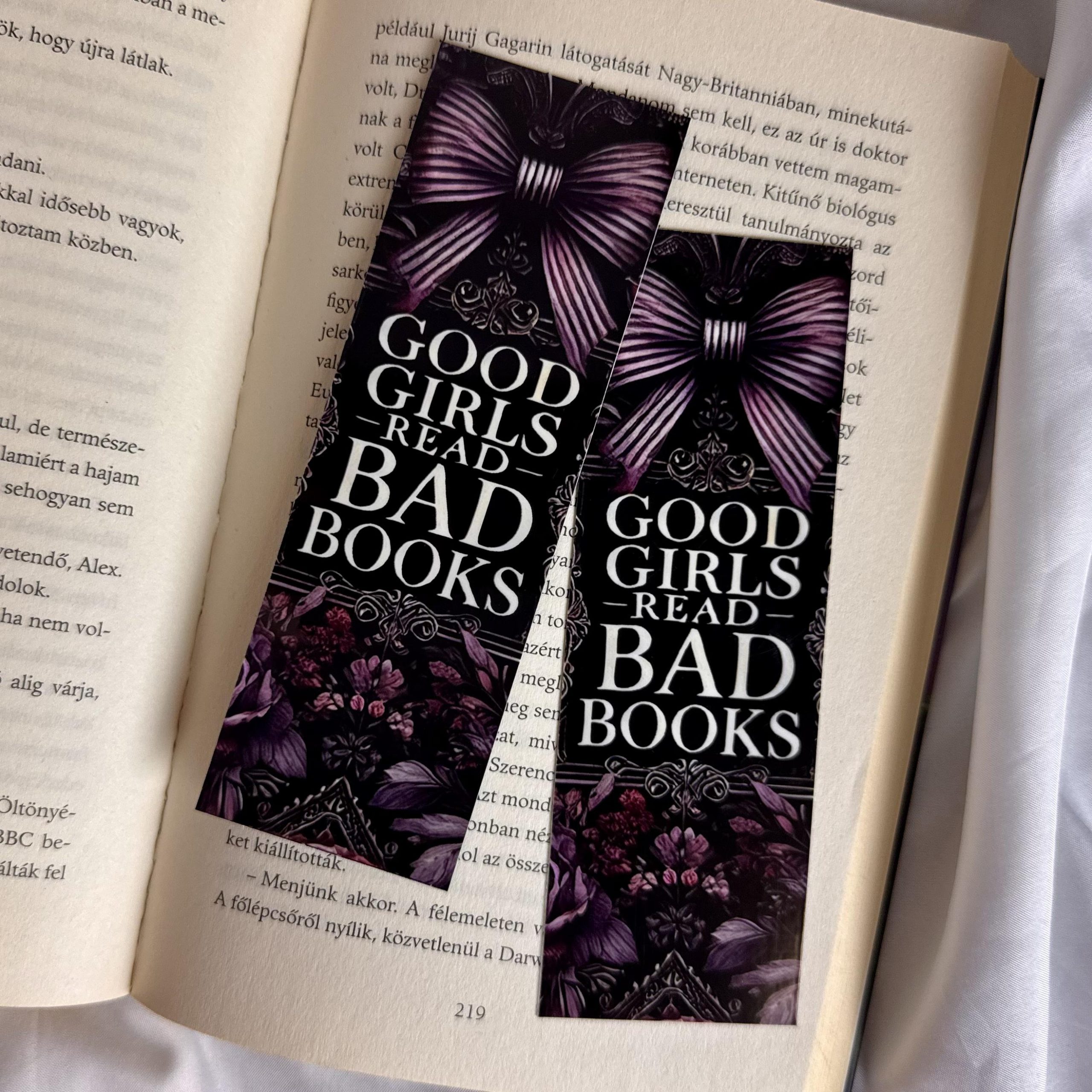 Good girls read bad books papír könyvjelző 1 Good girls read bad books papír könyvjelző