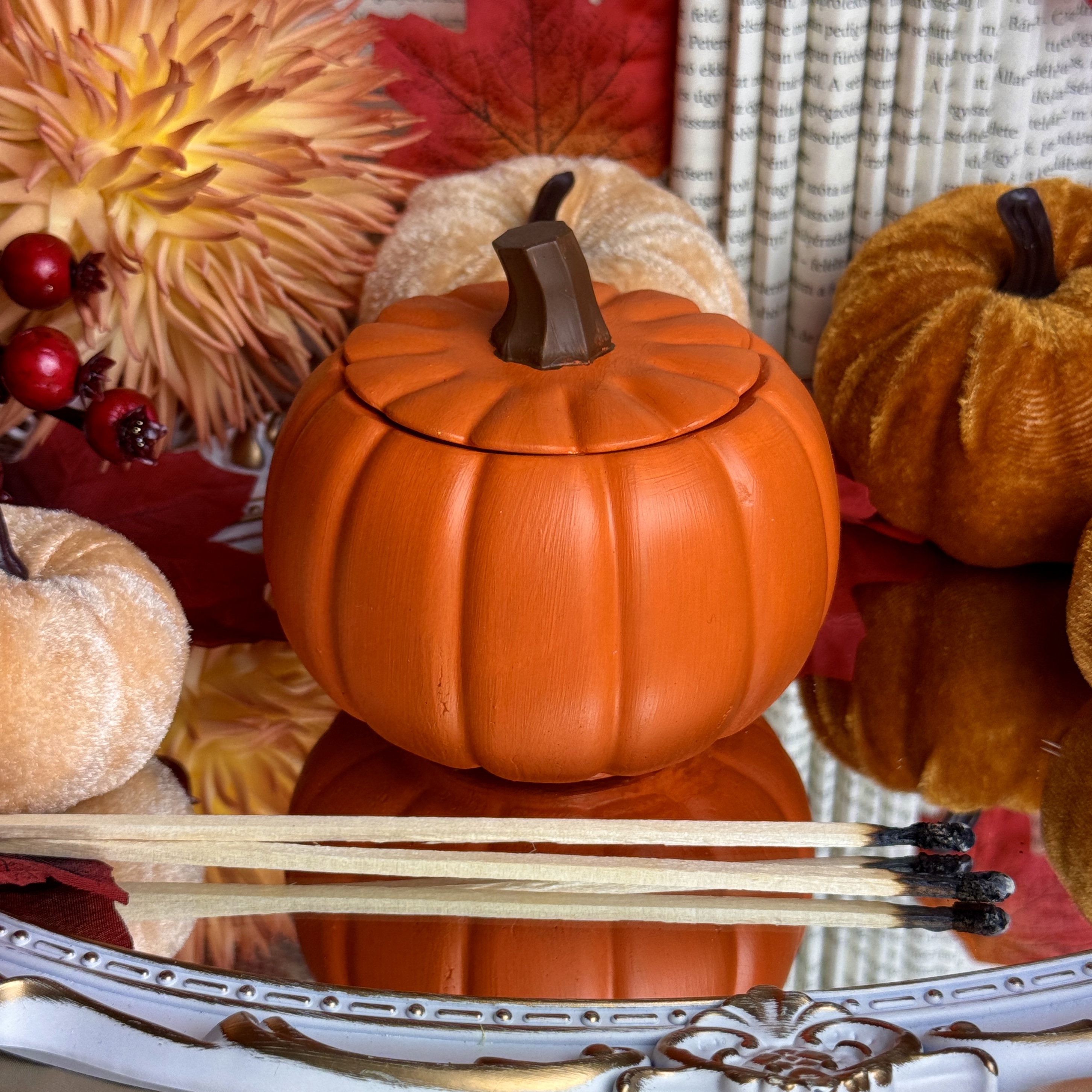 Pumpkin Pie gyertya - különleges tök alakú tégelyben - LIMITÁLT KIADÁS 2 Pumpkin Pie gyertya - különleges tök alakú tégelyben - LIMITÁLT KIADÁS - Image 2
