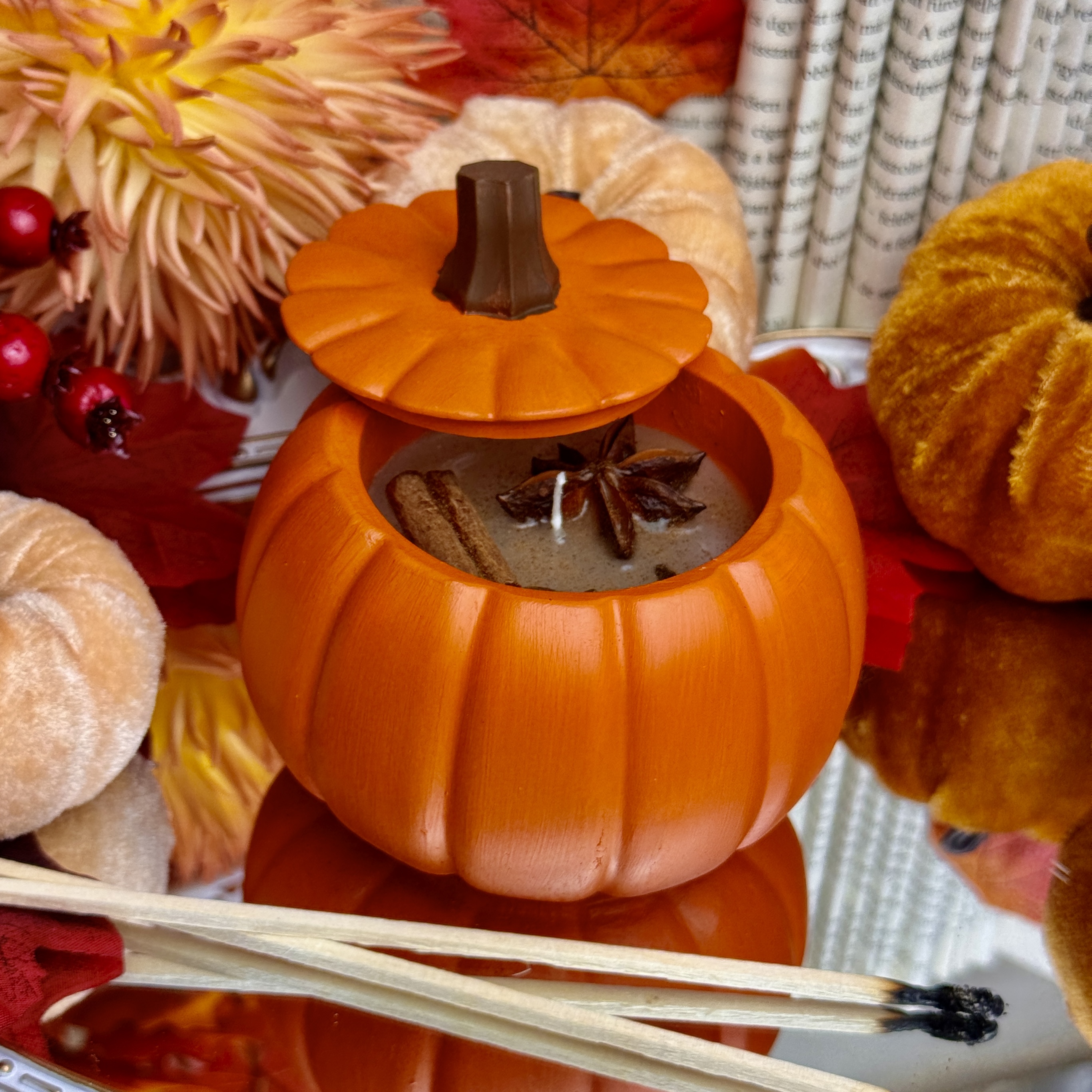 Pumpkin Pie gyertya - különleges tök alakú tégelyben - LIMITÁLT KIADÁS 1 Pumpkin Pie gyertya - különleges tök alakú tégelyben - LIMITÁLT KIADÁS