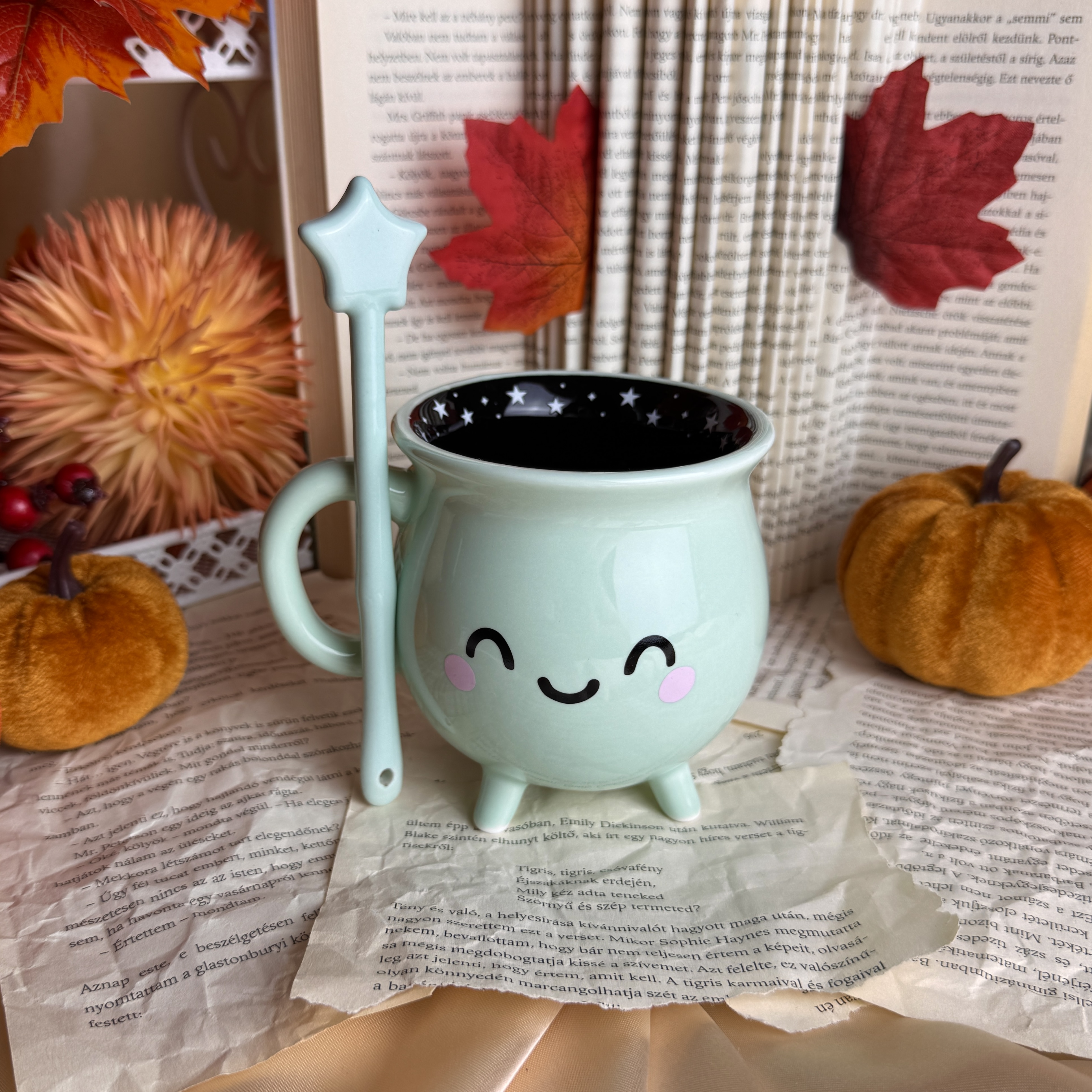 Cute Cauldron - üst alakú bögre keverővel 1 Cute Cauldron - üst alakú bögre keverővel